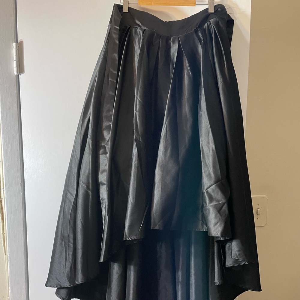 Beautiful skirt, short in the front and long in the back. A show stopper.